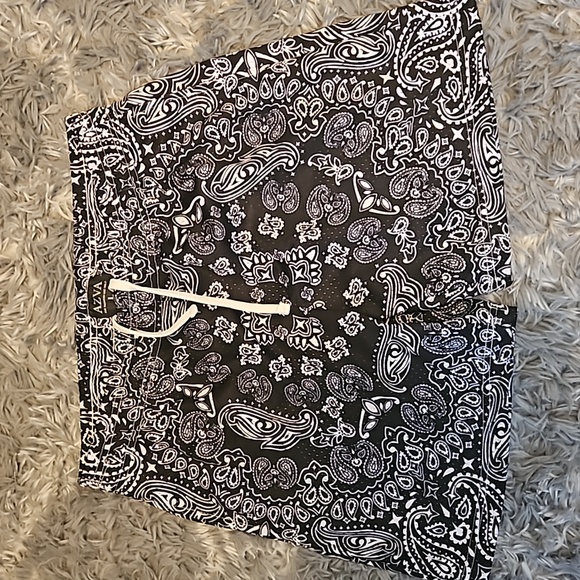 Azva Black paisley print shorts mesh size large - Picture 1 of 3